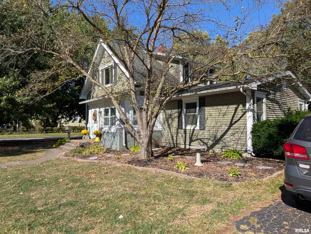 $174,900 | 1589 West Water Street, Galesburg, IL 61401