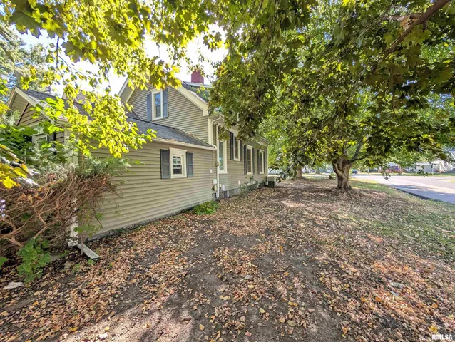 $174,900 | 1589 West Water Street, Galesburg, IL 61401