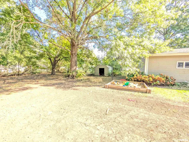 $174,900 | 1589 West Water Street, Galesburg, IL 61401