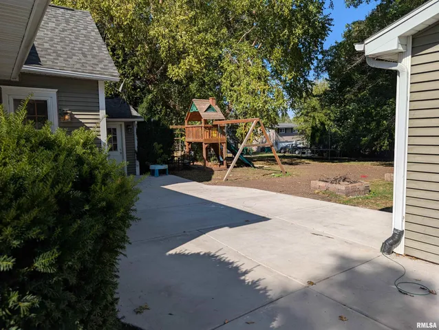 $174,900 | 1589 West Water Street, Galesburg, IL 61401