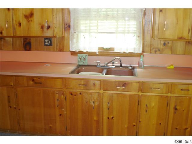3312 Sunset Road Charlotte, NC 28216 - Photo 6 of 16 Gallery Image 6