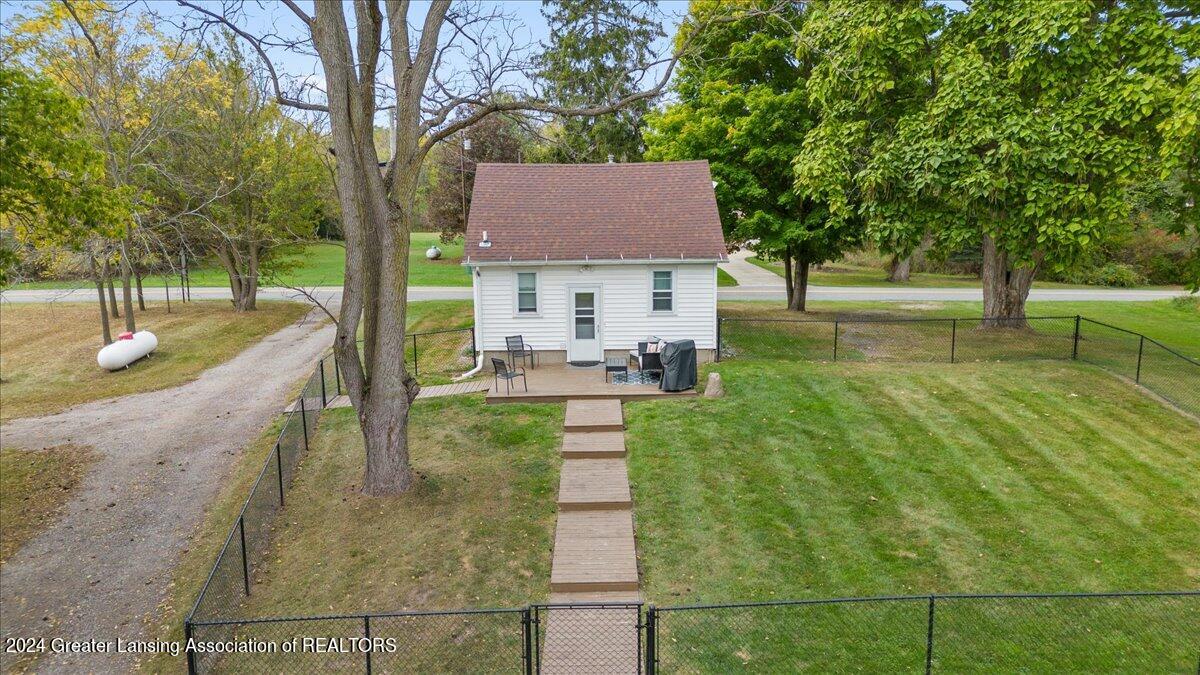 2558 Gilbert Road Lansing, MI 48911 - Photo 3 of 42 02-Media Jett - 01