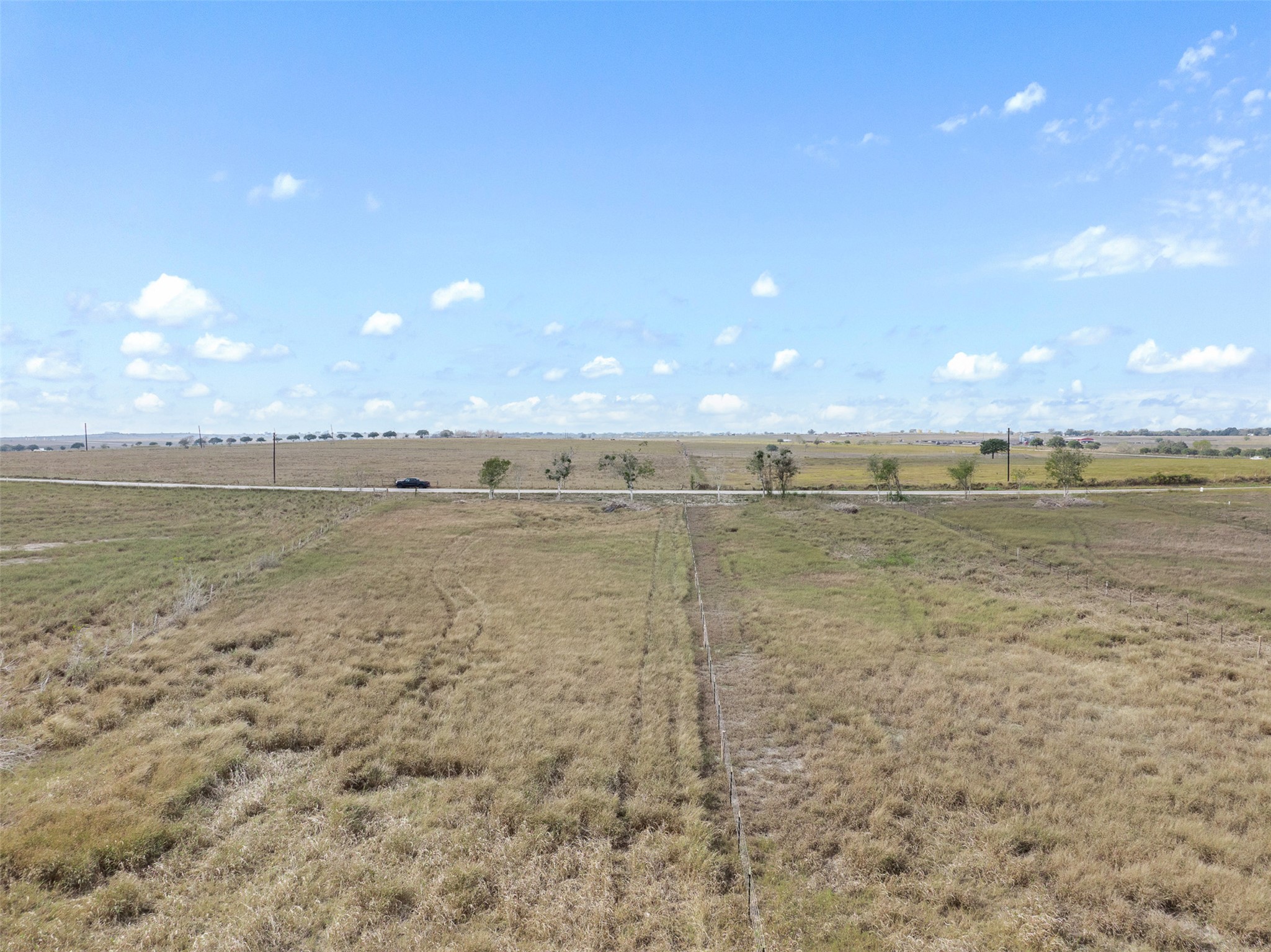 2 County Road 291 Shiner, TX 77984 - Photo 6 of 9 a view of an ocean