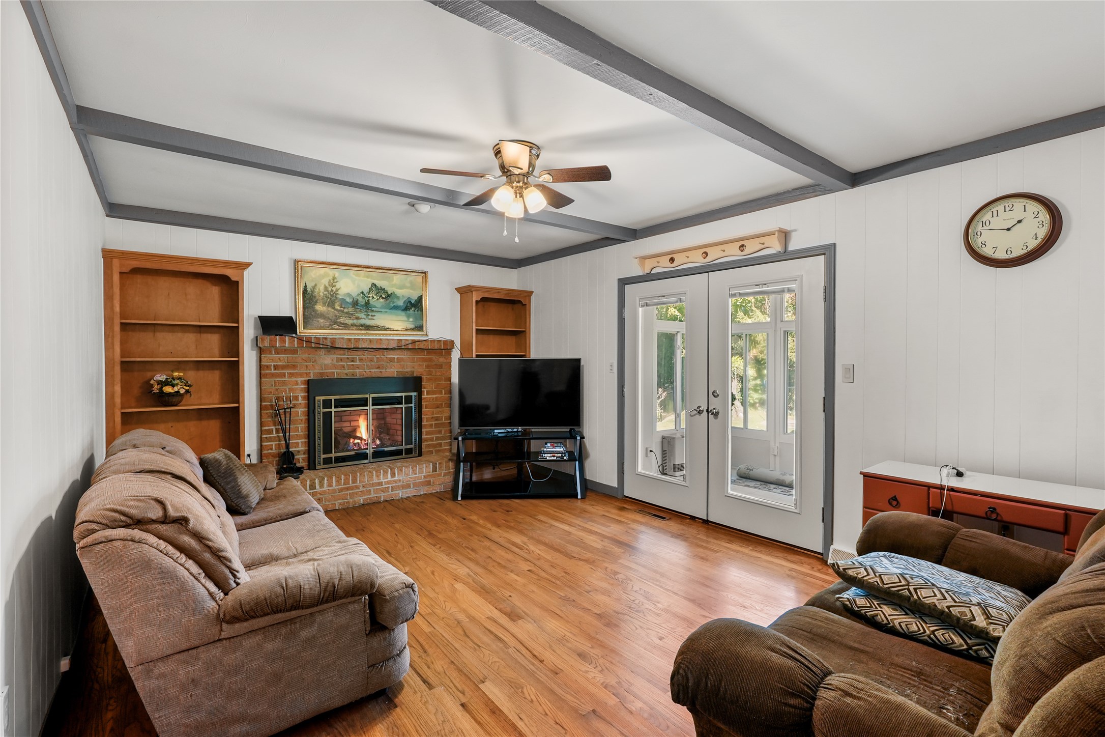 611 Rondeau Drive Erie, PA 16505 - Photo 16 of 38 Living Room