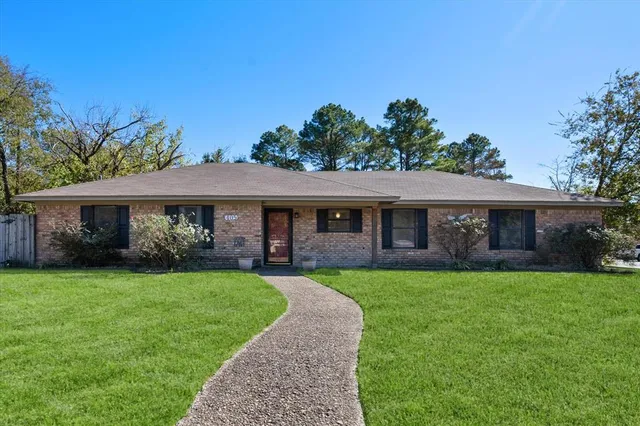 $220,000 | 405 Fairmont Avenue, Corsicana, TX 75110