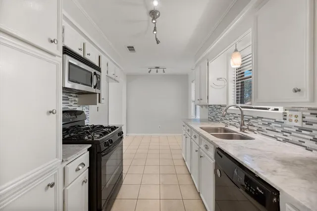 $220,000 | 405 Fairmont Avenue, Corsicana, TX 75110