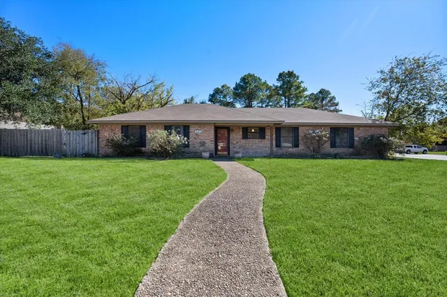 $220,000 | 405 Fairmont Avenue, Corsicana, TX 75110