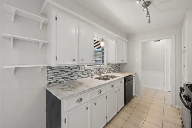 $220,000 | 405 Fairmont Avenue, Corsicana, TX 75110