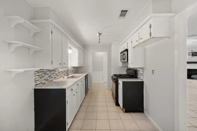 $220,000 | 405 Fairmont Avenue, Corsicana, TX 75110