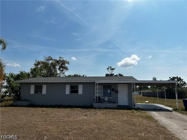 $1,250 | 216 Oregon Way, Lehigh Acres, FL 33936