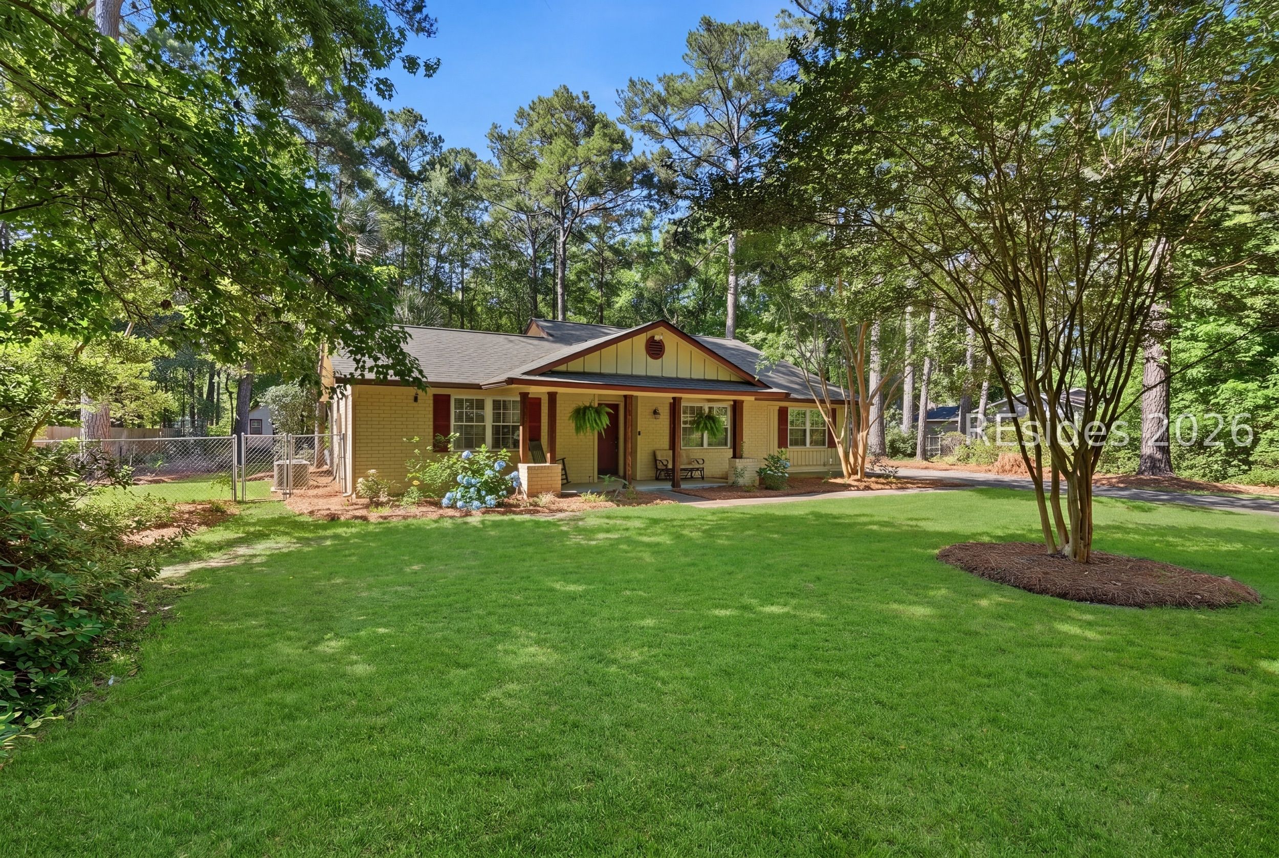 662 Old House Road Ridgeland, SC 29936 - Photo 4 of 54 Offering 3 beds, 2 baths and over 1,700 sqft.