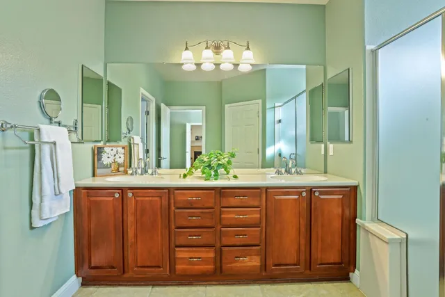 a view of an empty walk in closet