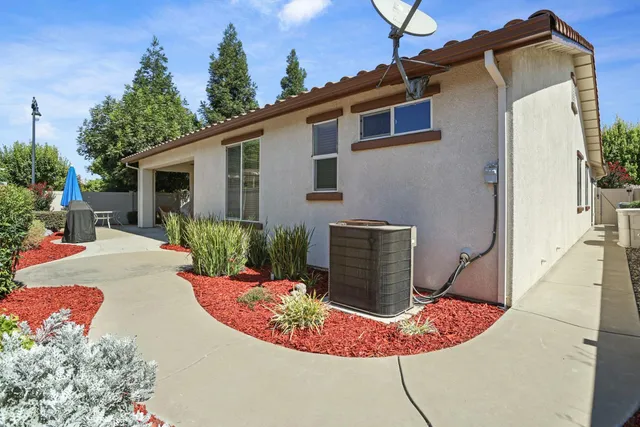 a view of a tennis court