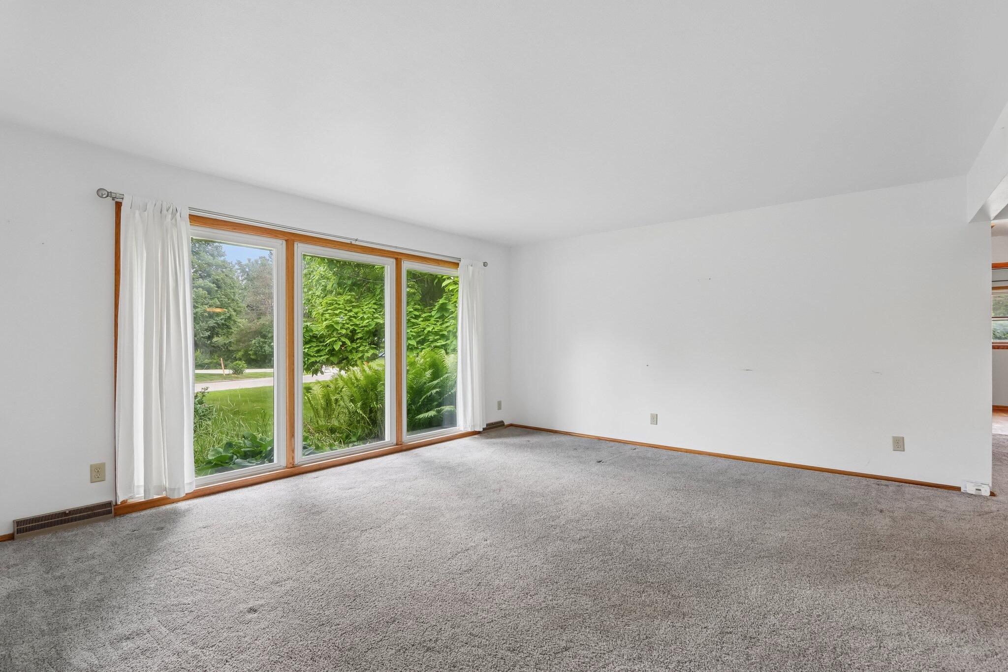 4765 West Willow Road Brown Deer, WI 53223 - Photo 2 of 33 Living Room V1