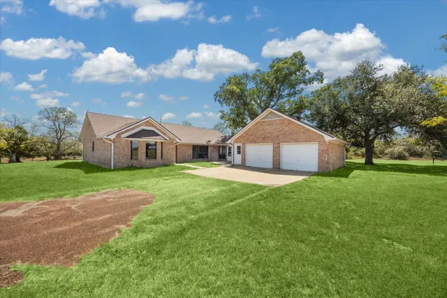 $2,000 | 4043 Farm To Market Road 1094, Sealy, TX 77474