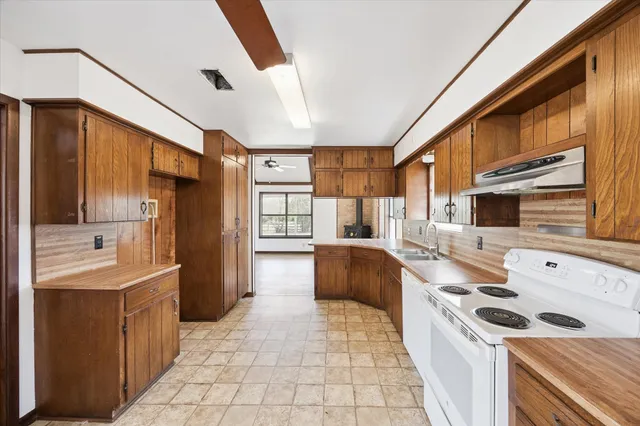 $2,000 | 4043 Farm To Market Road 1094, Sealy, TX 77474