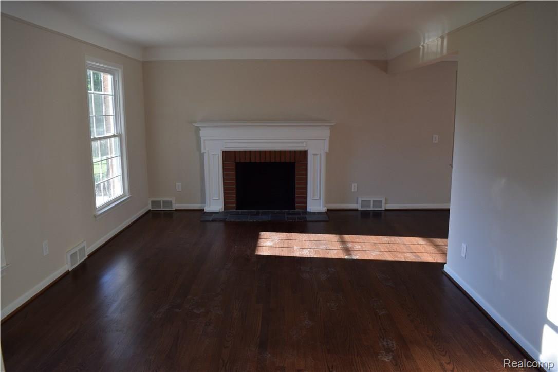 801 Washington Road Grosse Pointe, MI 48230 - Photo 2 of 17 DSC_0002.JPG