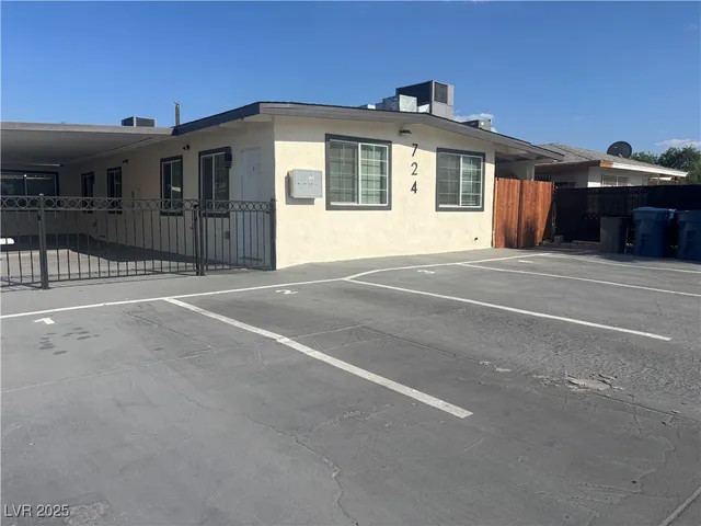 $1,100 | 724 North 9th Street, Unit 1, Las Vegas, NV 89101
