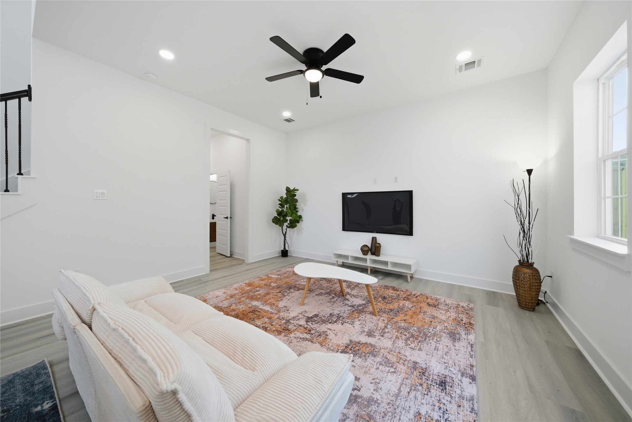 5604 Mulvey Street Houston, TX 77020 - Photo 14 of 29 Living Room