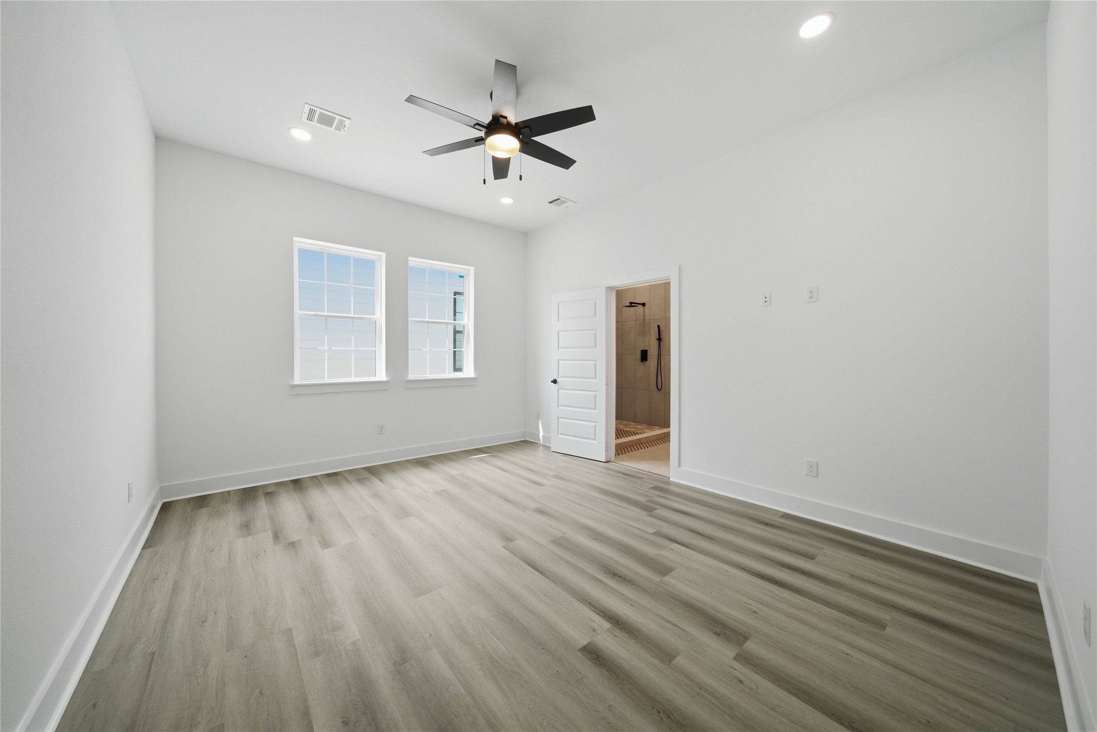 5604 Mulvey Street Houston, TX 77020 - Photo 18 of 29 Primary Suite (2nd Floor)