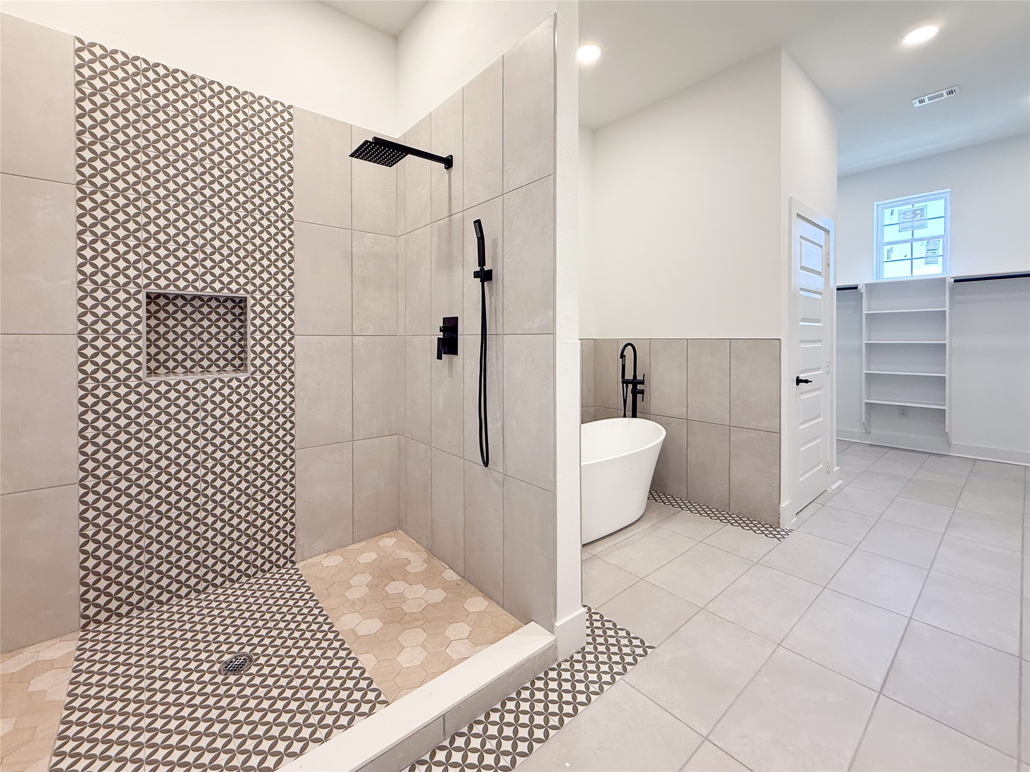 5604 Mulvey Street Houston, TX 77020 - Photo 21 of 29 Primary Bath