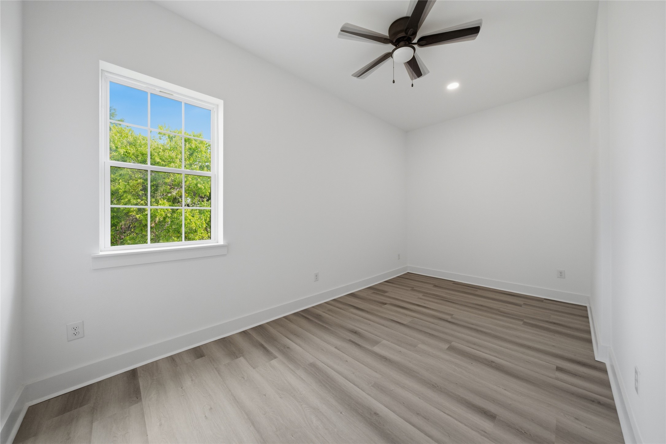 5604 Mulvey Street Houston, TX 77020 - Photo 23 of 29 Bedroom 2
