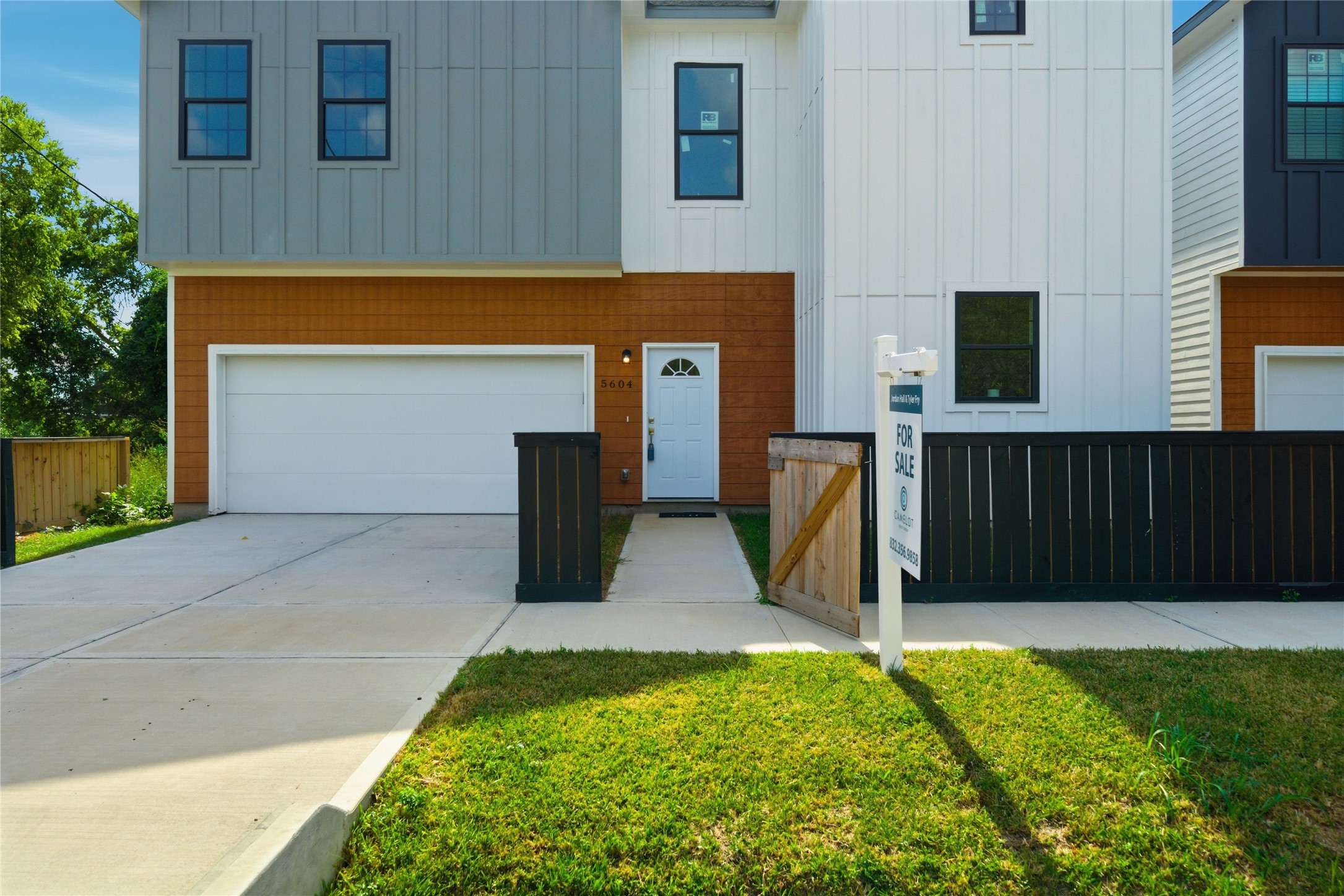 5604 Mulvey Street Houston, TX 77020 - Photo 3 of 29 Gated Front Yard Entrance