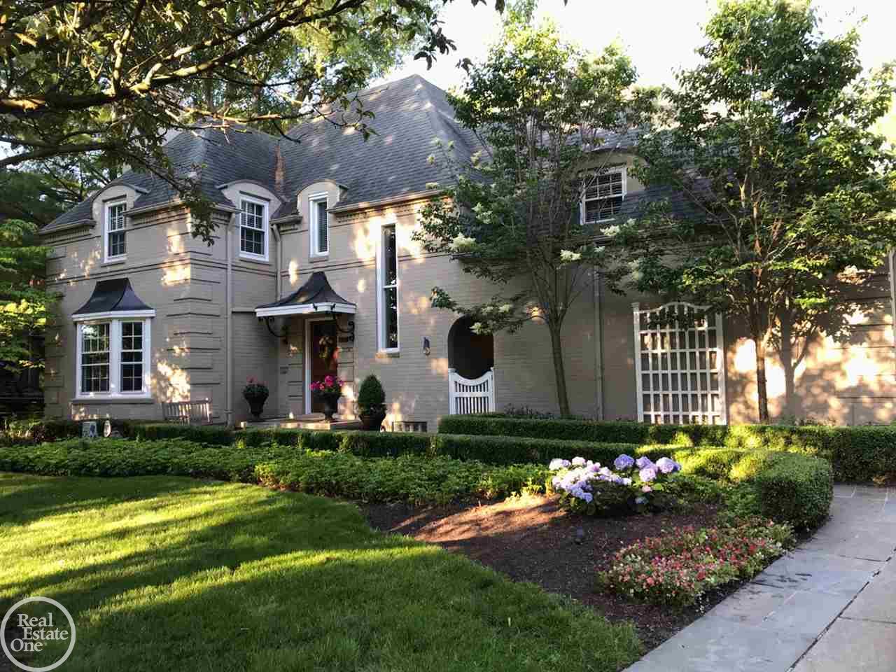 671 Westchester Road Grosse Pointe, MI 48230 - Photo 1 of 71 31350780.JPG