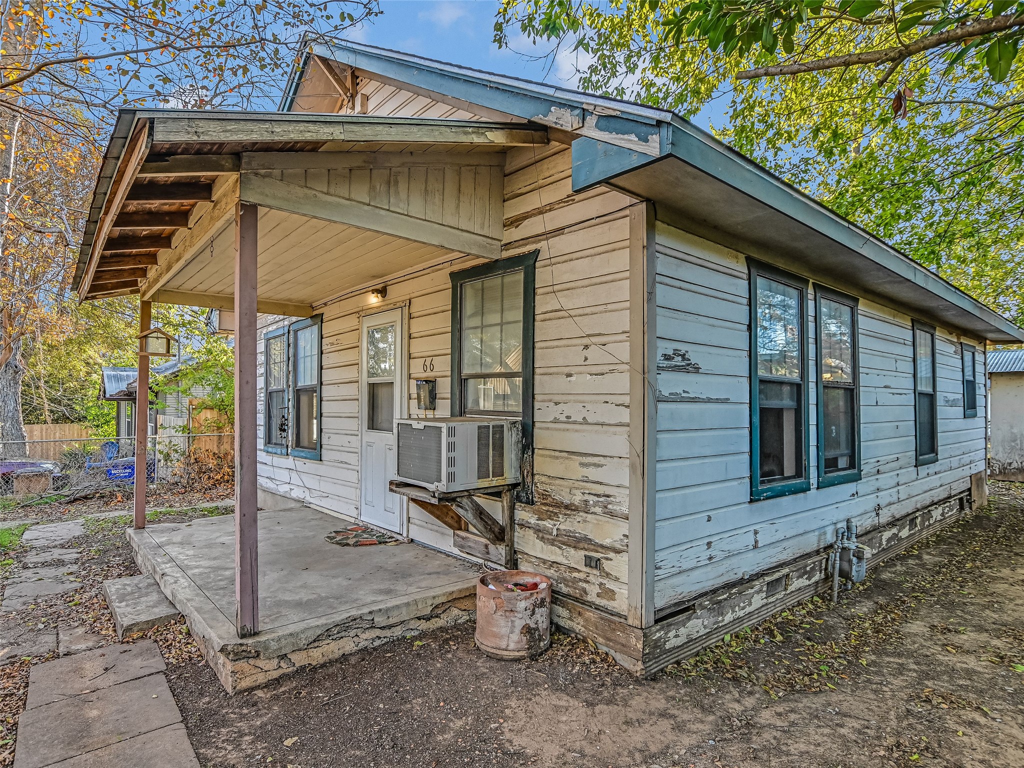 66 Cross Street Austin, TX 78702 - Photo 18 of 20 a view of a porch