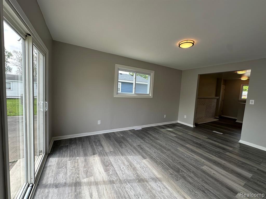 15709 Colbert Street Romulus, MI 48174 - Photo 16 of 28