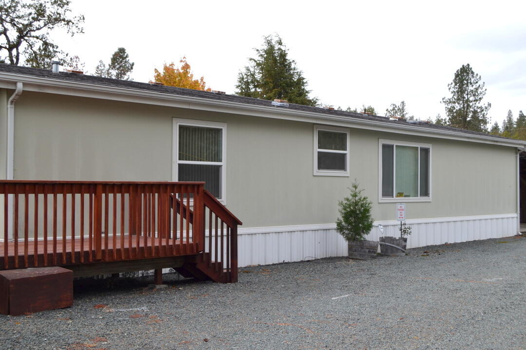 965 Galice Road, Unit SPC 11 Merlin, OR 97532 - Photo 1 of 16 gal3