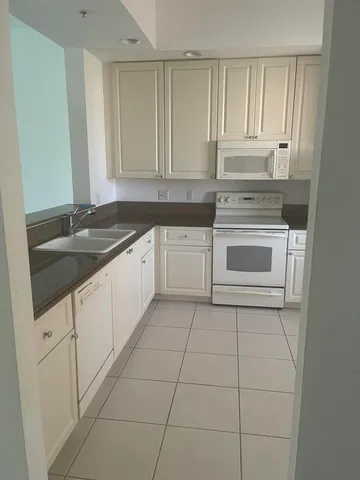 $2,400 | 1 Harbour Isle Drive East, Unit 1, Fort Pierce, FL 34949