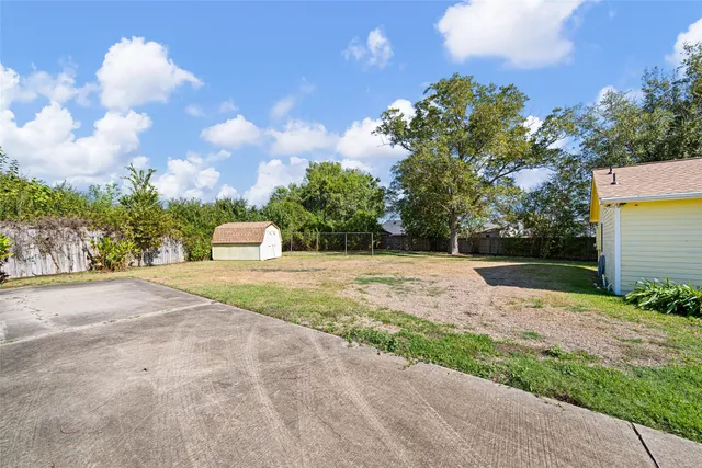 a view of a back yard of the house