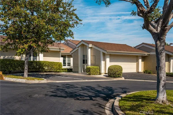 $1,160,000 | 16 Driftwood, Unit 24, Irvine, CA 92604