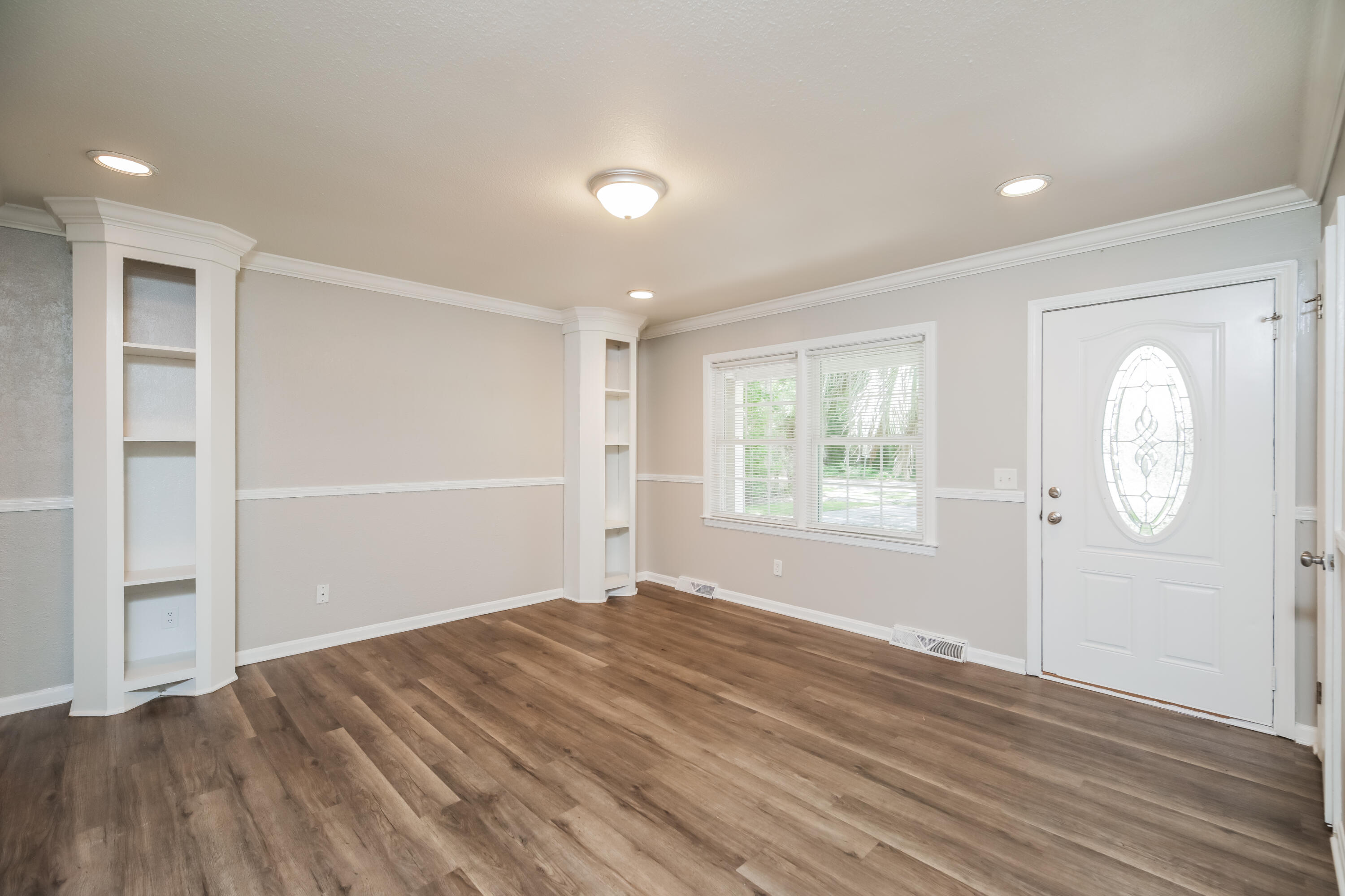 510 Golf Road Summerville, SC 29483 - Photo 3 of 15 002-photo-living-room-14669549