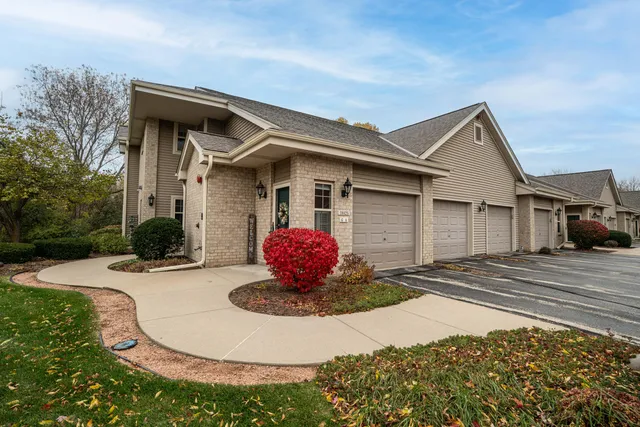 $305,000 | 18425 Emerald Drive, Unit G, Brookfield, WI 53045