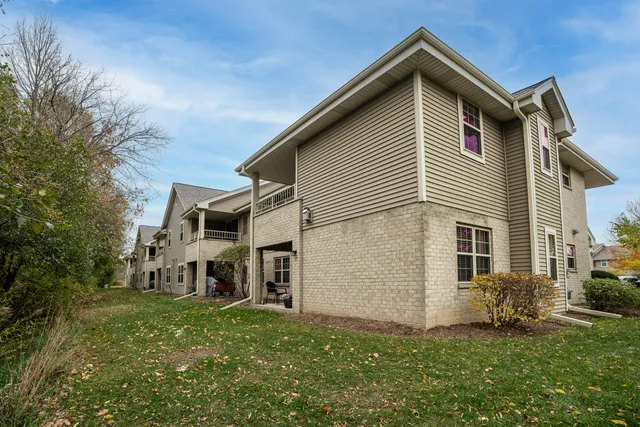 $305,000 | 18425 Emerald Drive, Unit G, Brookfield, WI 53045