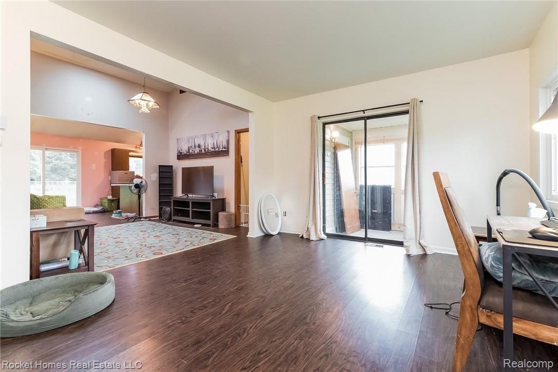 003-photo-living-room-6190601.jpg