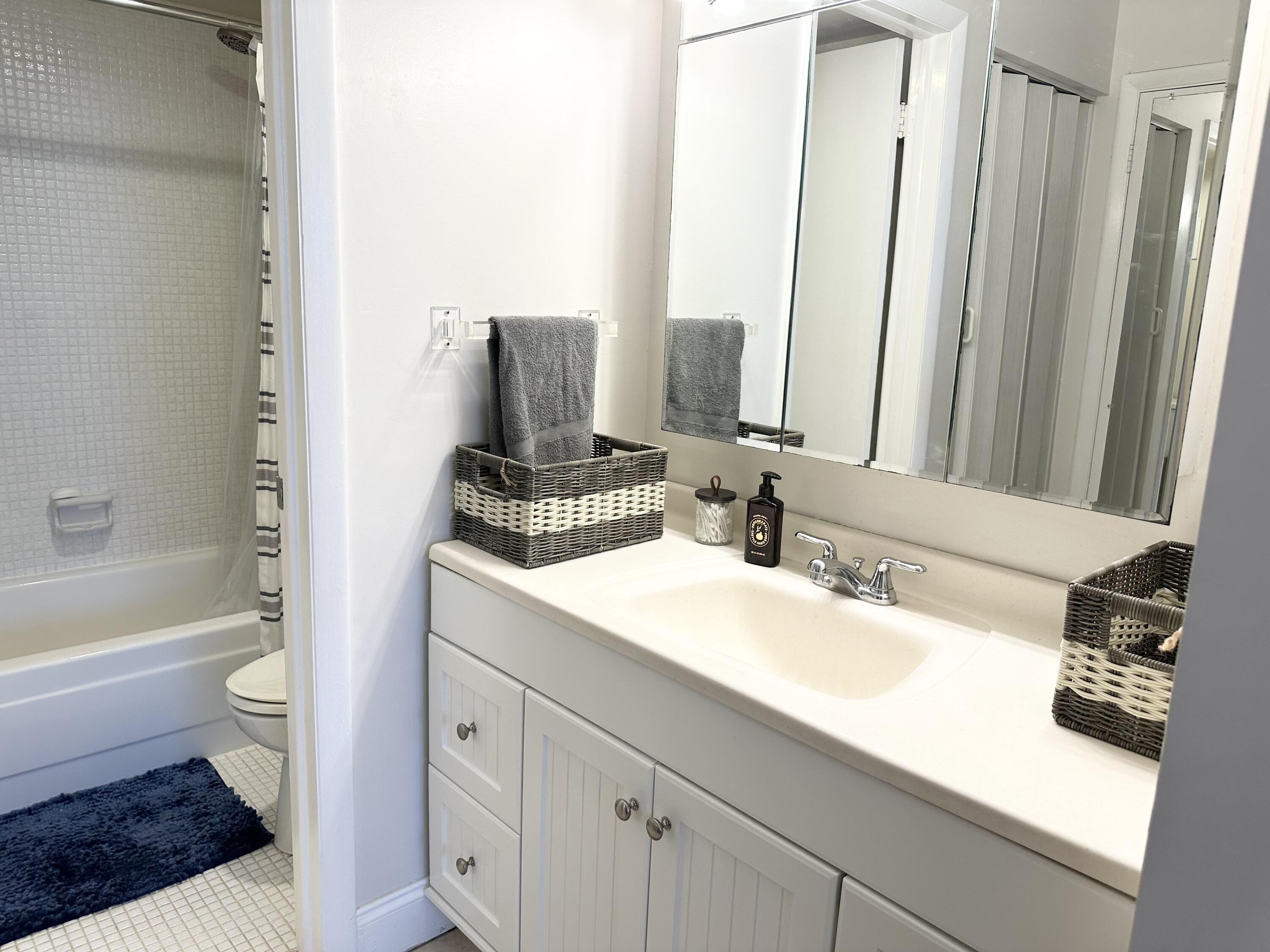 6161 Northwest 2nd Avenue, Unit 420 Boca Raton, FL 33487 - Photo 20 of 28 Master Bath