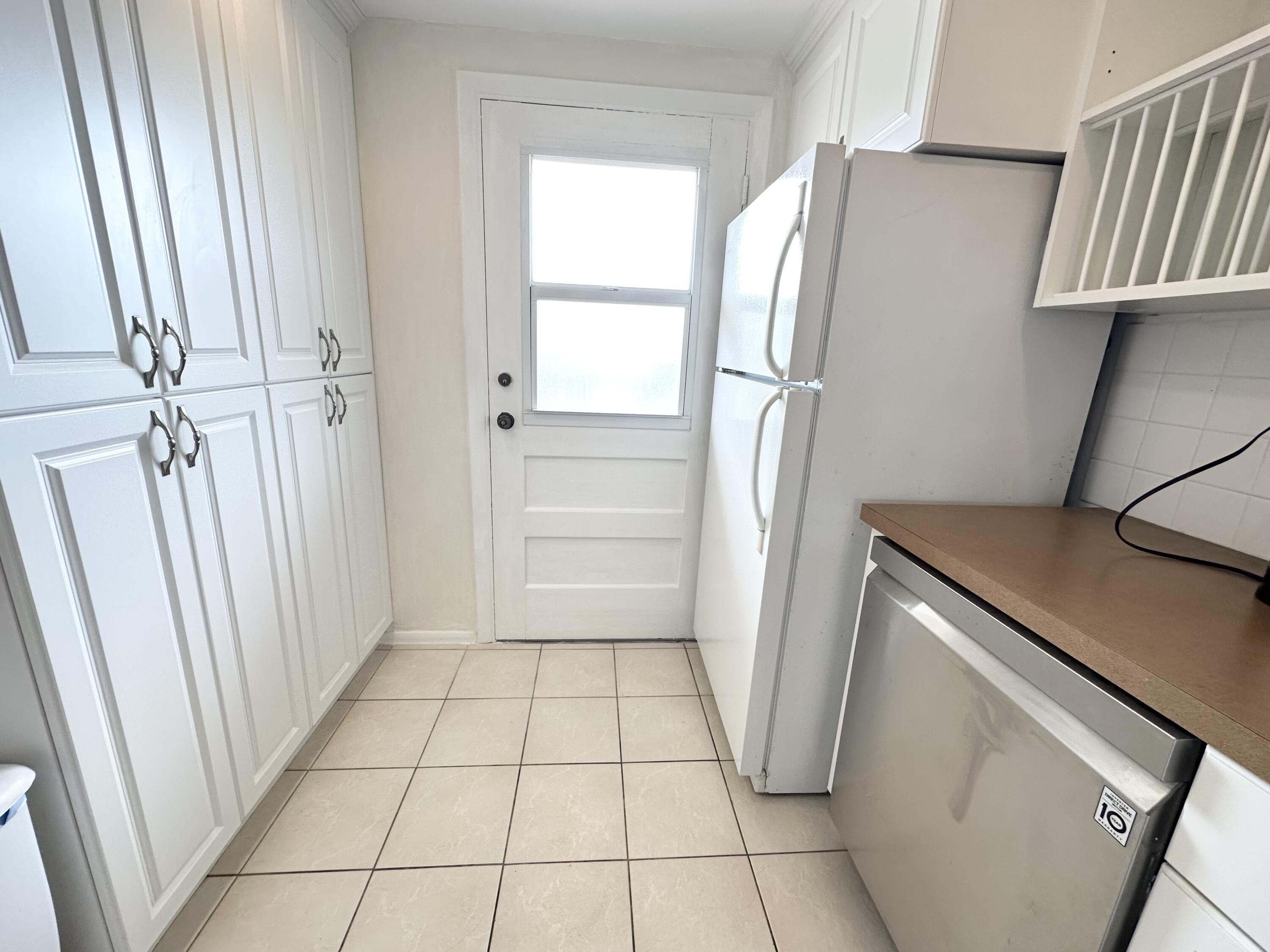6161 Northwest 2nd Avenue, Unit 420 Boca Raton, FL 33487 - Photo 4 of 28 Kitchen #3