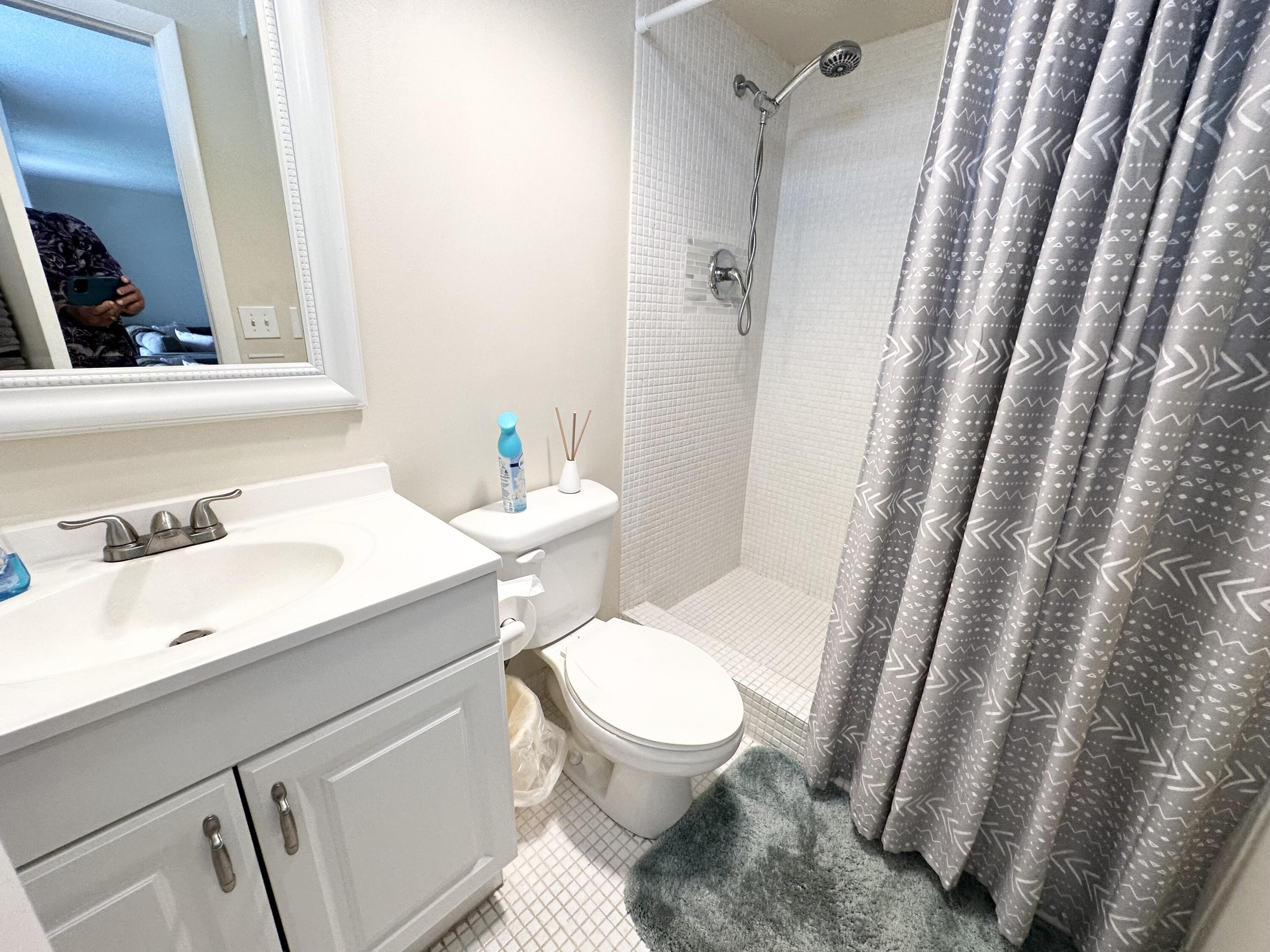 6161 Northwest 2nd Avenue, Unit 420 Boca Raton, FL 33487 - Photo 9 of 28 Guest Bath