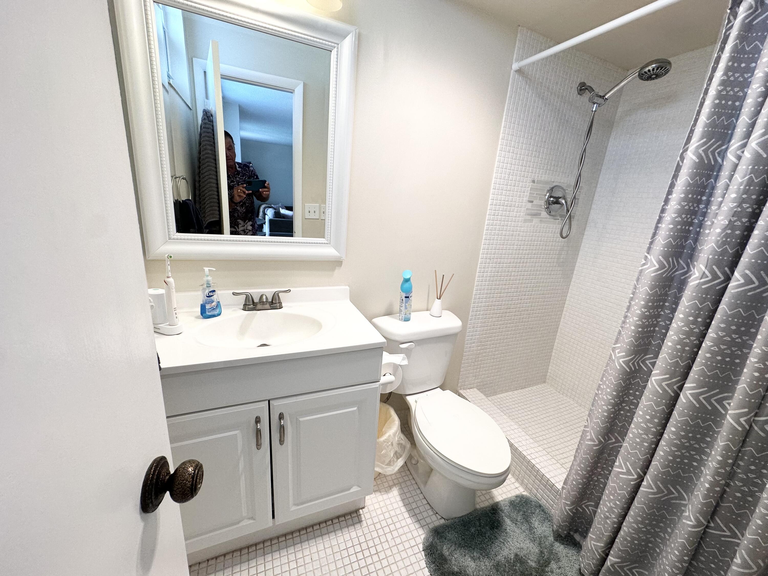 6161 Northwest 2nd Avenue, Unit 420 Boca Raton, FL 33487 - Photo 10 of 28 Guest Bath #2