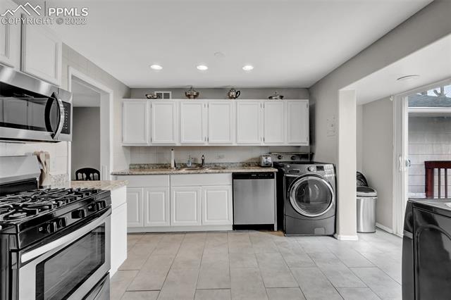 513 Huron Road Colorado Springs, CO 80910 - Photo 12 of 26 Kitchen