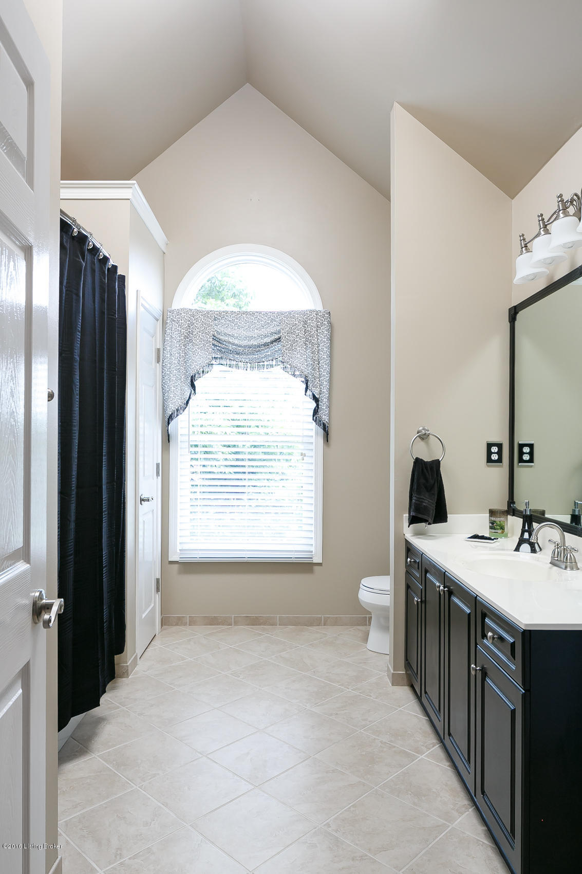1412 Autumn Ridge Road Lyndon, KY 40242 - Photo 23 of 31 Full bath on 2nd floor