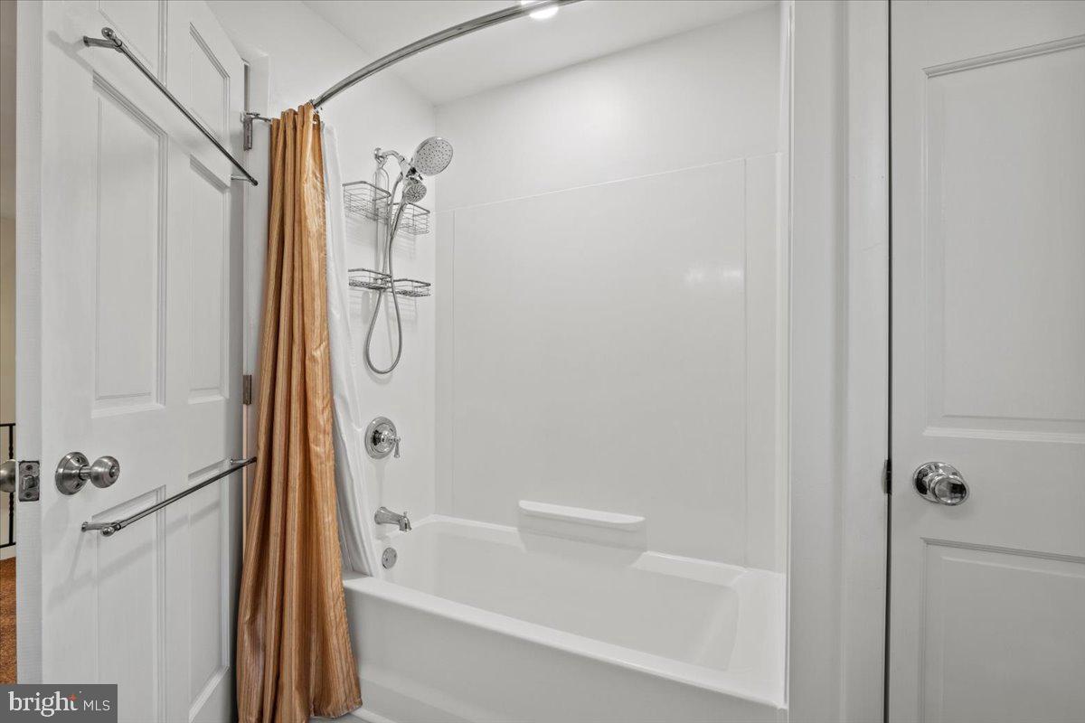 40 New Freedom Road Monroeville, NJ 08343 - Photo 30 of 51 a bathroom with a bathtub and a shower