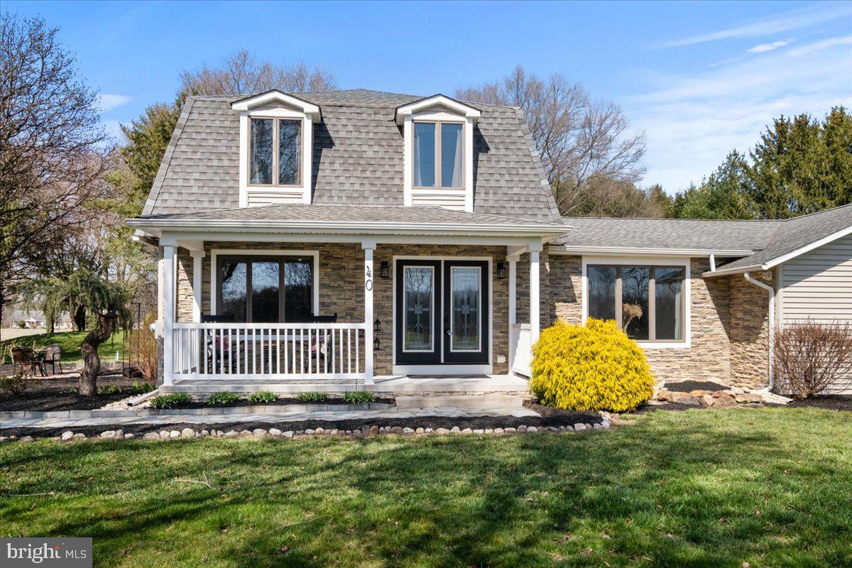 40 New Freedom Road Monroeville, NJ 08343 - Photo 4 of 51 a front view of a house with a garden