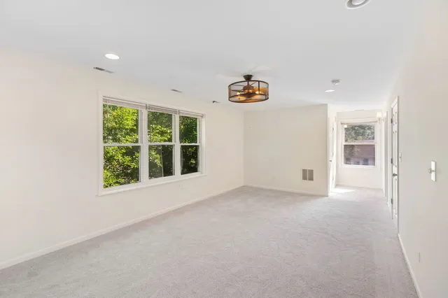 $3,950 | 2011 Brummel Street, Evanston, IL 60202