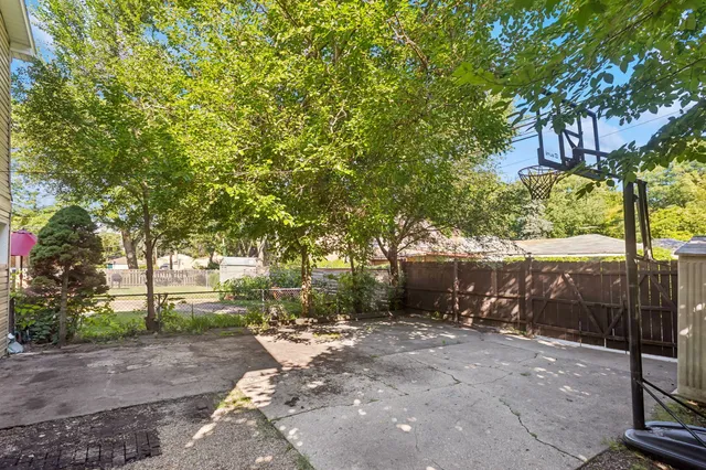 $3,950 | 2011 Brummel Street, Evanston, IL 60202