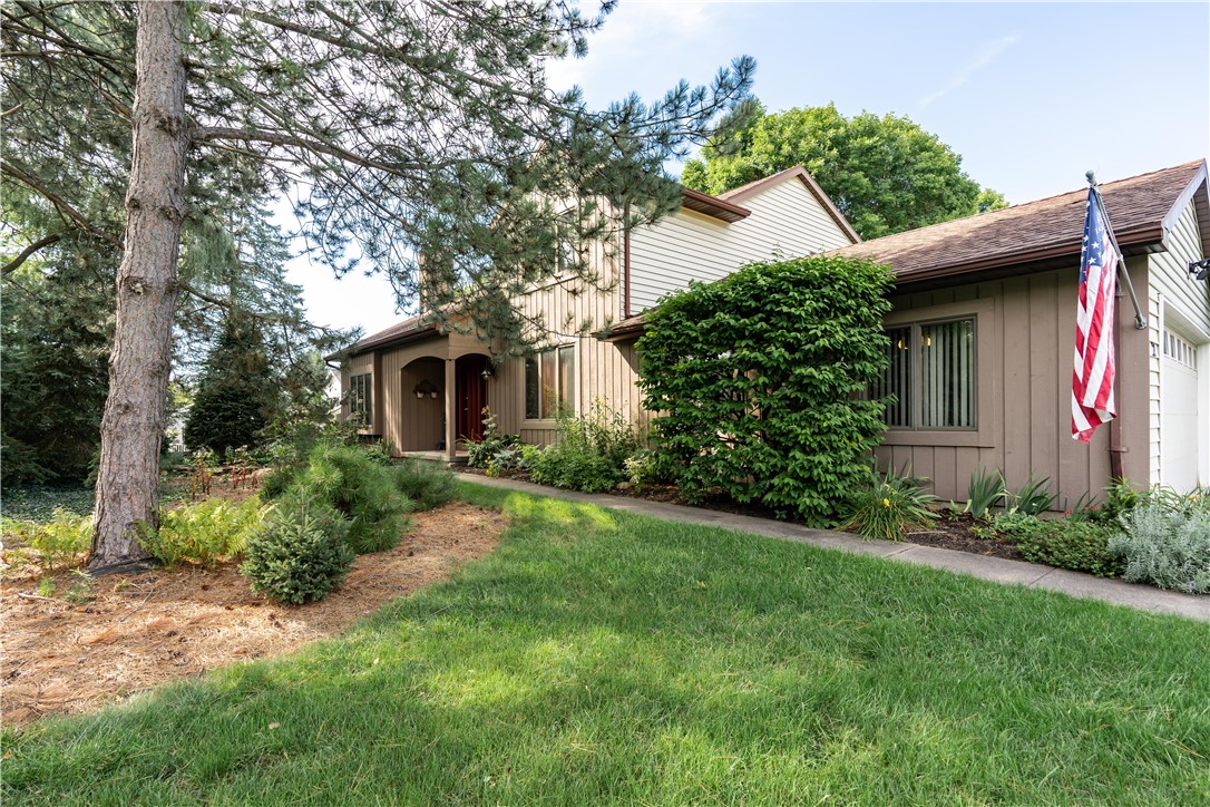 2 Pine Brook Circle Penfield, NY 14526 - Photo 3 of 48