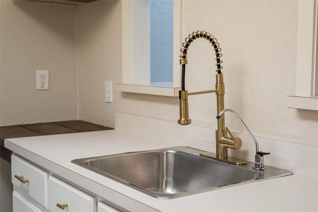 600 North Cockrell Hill Road DeSoto, TX 75115 - Photo 25 of 35